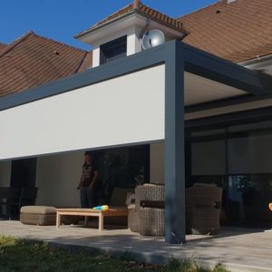 Pergola bioclimatique aluminium en Haute-Savoie