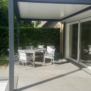 Pergola sur-mesure en aluminium maison individuelle en Haute-Savoie