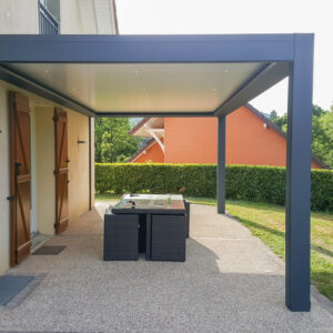 Pergola sur-mesure en aluminium maison individuelle en Haute-Savoie