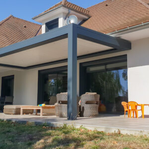 Pergola bioclimatique en aluminium à Chambéry