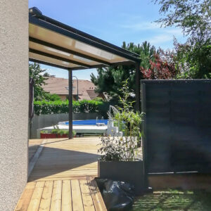 Pergola sur-mesure en aluminium maison individuelle en Savoie