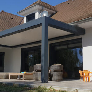 Pergola bioclimatique en aluminium à Chambéry