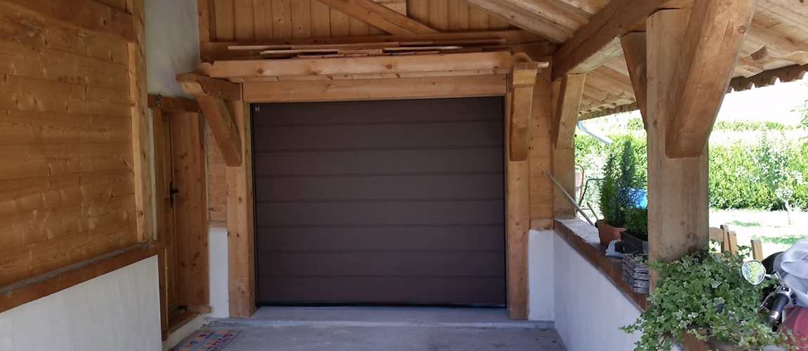 Porte de garage personnalisation en Savoie