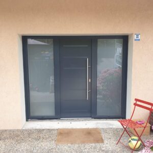 Porte d'entrée sur-mesure en aluminium Hormann