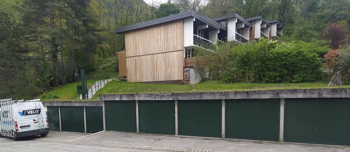 Porte de garage individuelle pour les copropriété en Savoie